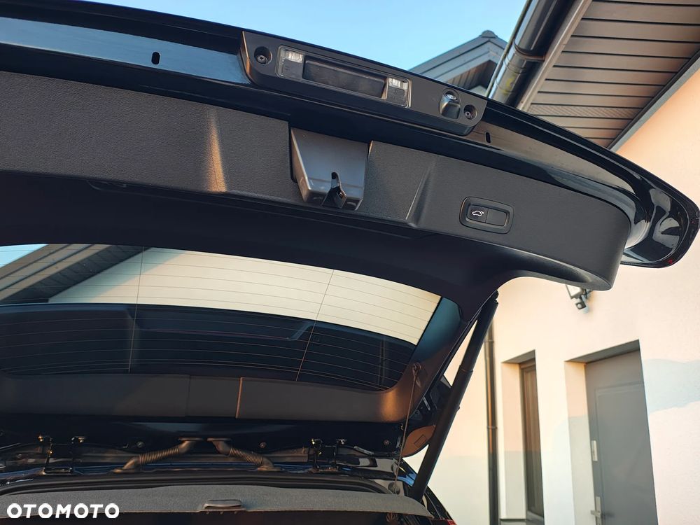 Volvo XC 40 D4 AWD Geartronic R-Design - 33