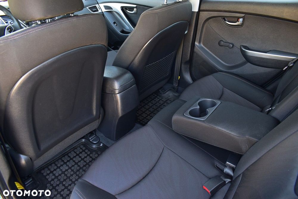 Hyundai Elantra - 12