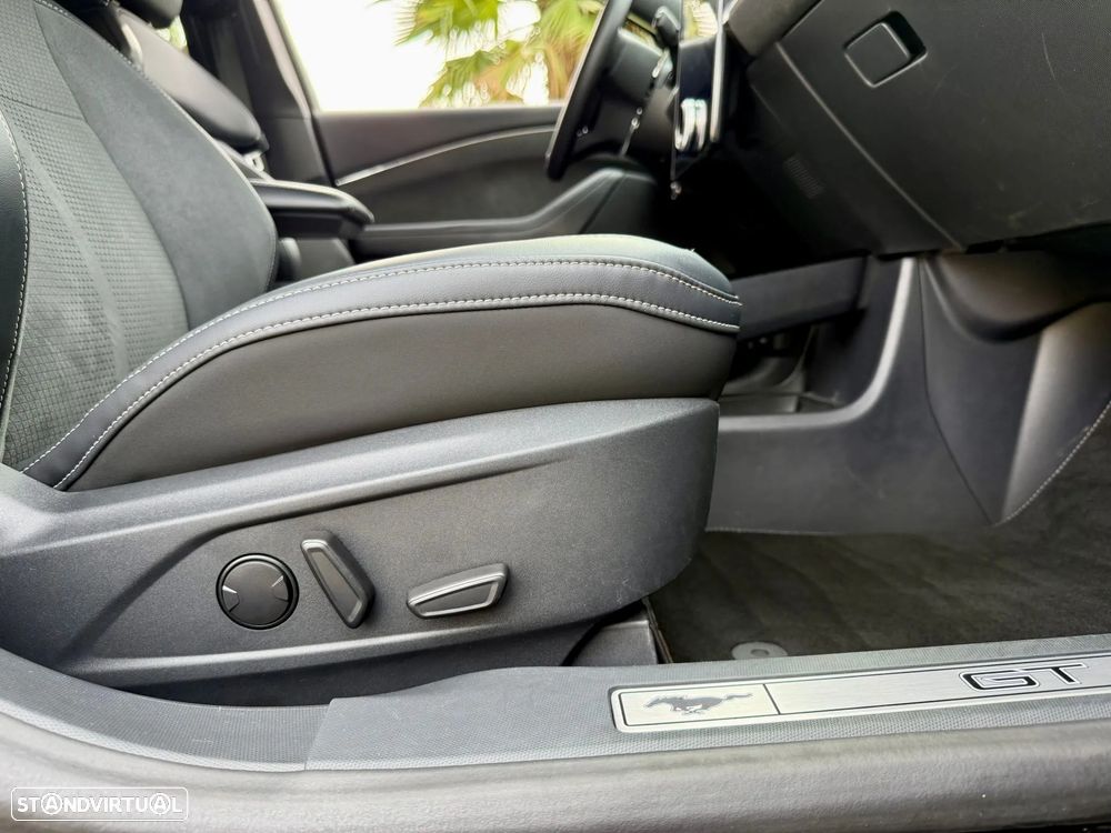 Ford Mustang Mach-E AWD GT - 27