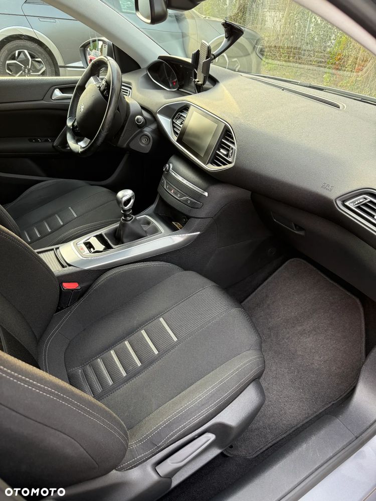 Peugeot 308 1.2 PureTech Allure S&S - 2