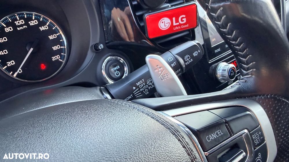 Mitsubishi Outlander PHEV 2.4 L 4X4 Intense - 20