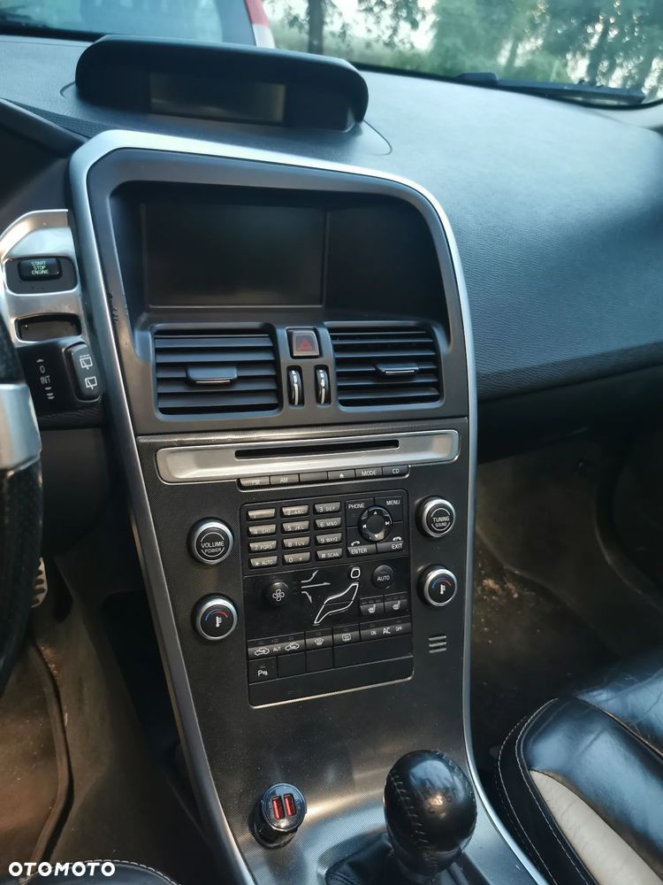 Volvo XC 60 2.4D R-Design - 10