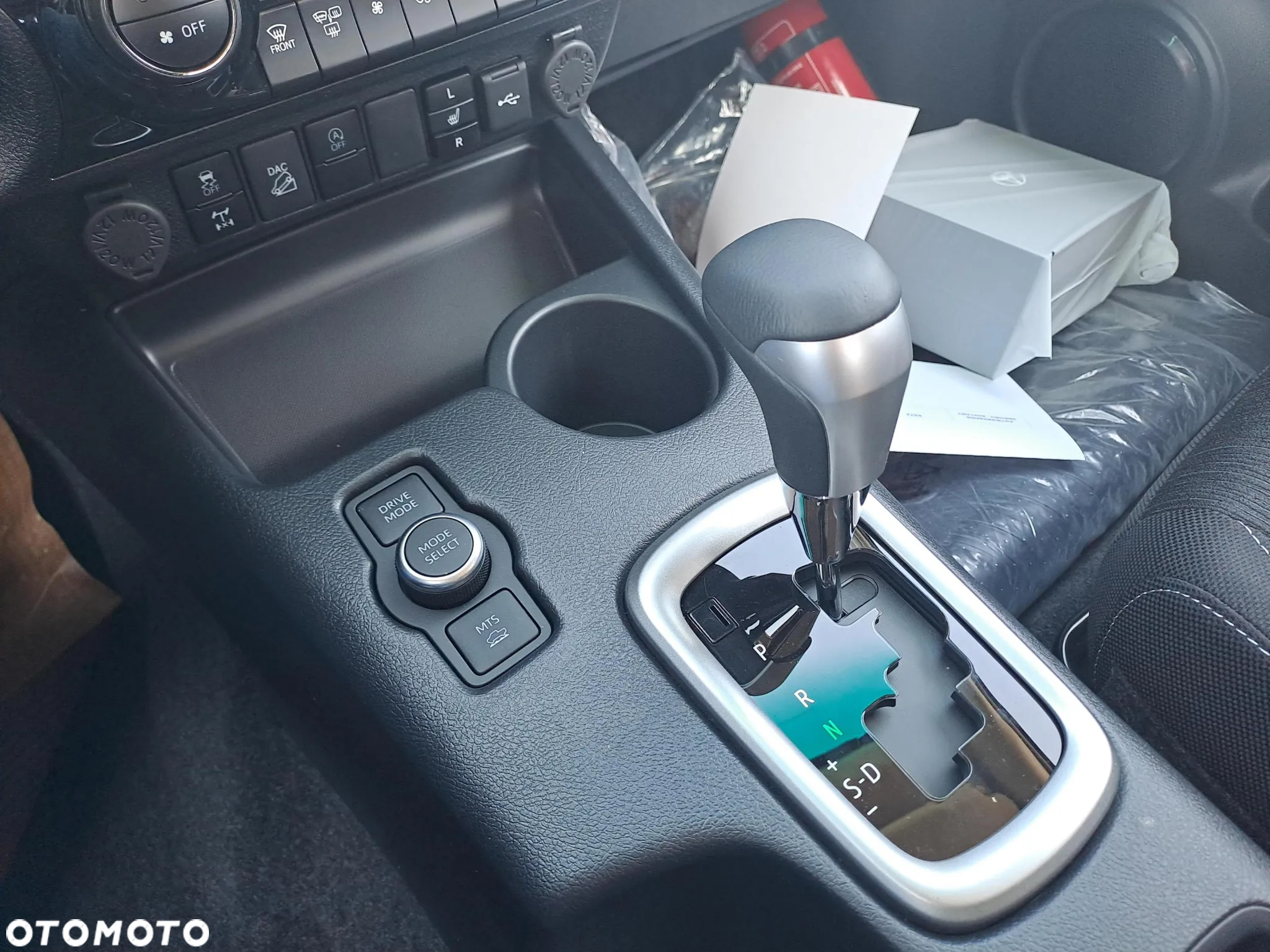 Toyota Hilux - 24