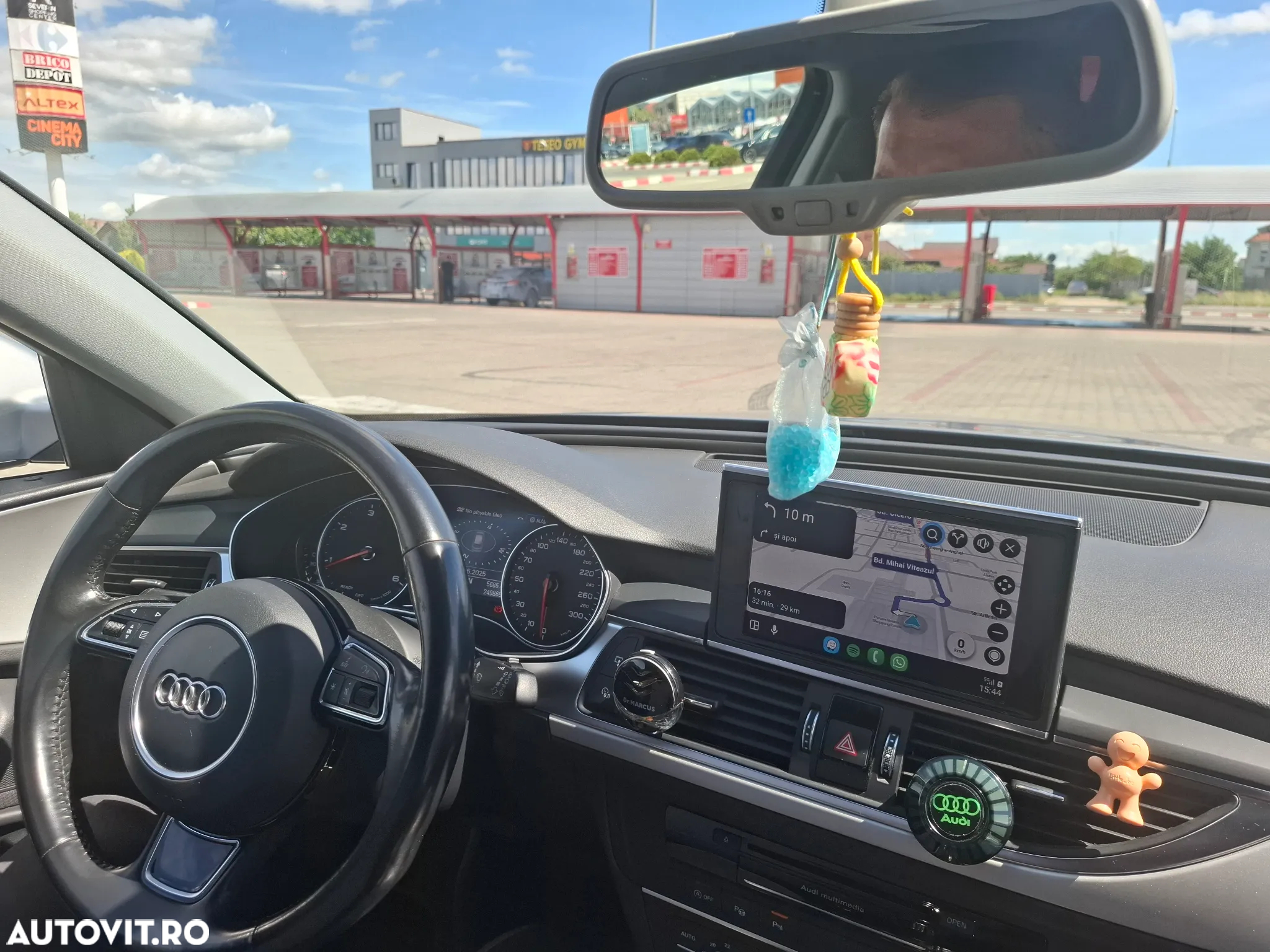 Audi A6 Avant 2.0 TDI Ultra DPF S tronic - 32