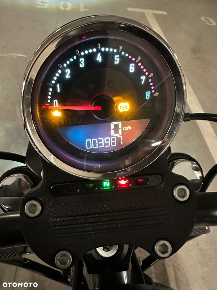Harley-Davidson Sportster Iron 883 - 2