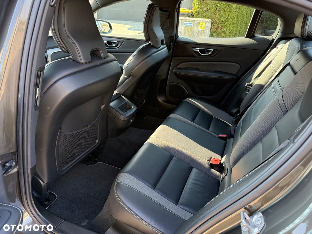 Volvo S60 B4 B R-Design - 26