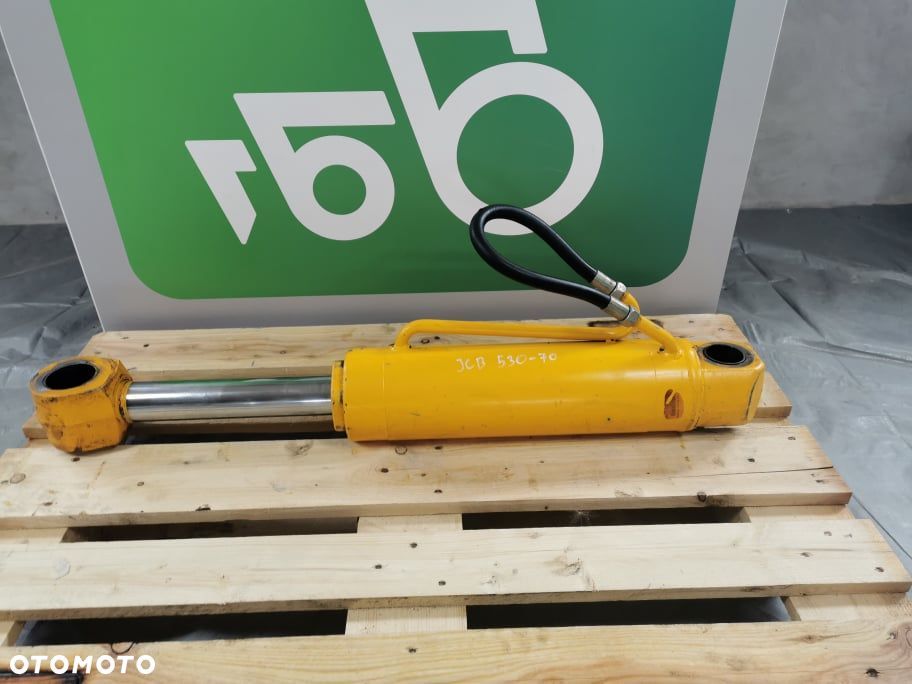 JCB 530-70 {Cylinder hydrauliczny poziomowania} - 1