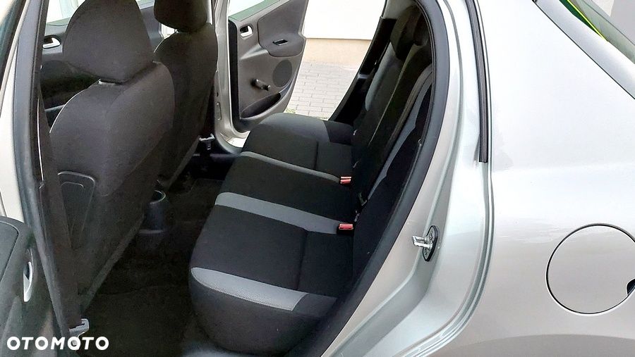 Peugeot 207 - 17