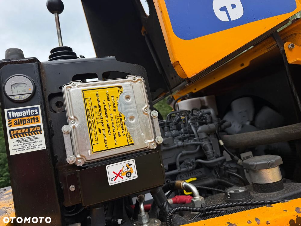 Thwaites MACH2026 Wozidło Budowlane Rolnicze 4x4. wózek z Obrotową Kolebą. 6 ton ładowność.  Silnik DEUTZ 80KM 4 cylindry. 2400 mtg. 2019 rok. Jazda Rewers 3prędkości. Maszyna jak Nowa z Norweskiego Gospodarstwa! Ani deka luzów i wycieków! Hydrostatic. Pełny Oryginał. Hamulce brzytwa. Serwisy w DEKRA. Maszyna Woziła lekkie ładunki. Praktycznie zerowe zużycie. Wielka Okazja. Wszystko w pełnym Oryginale. Opony Oryginał. Oświetlenie Fabryczne. Po serwisach. OKAZJA - 6
