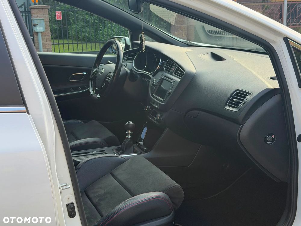Kia Ceed - 13