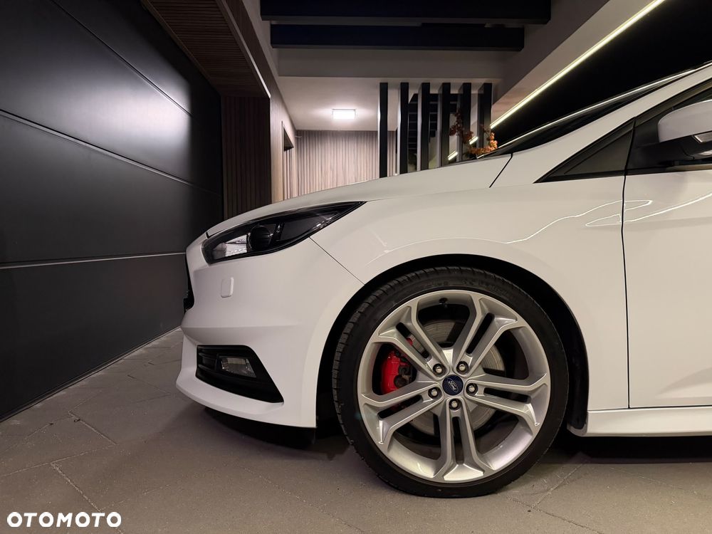 Ford Focus 2.0 EcoBoost ST mit Leder-Exclusiv-Paket - 9
