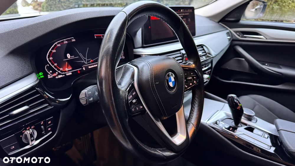 BMW Seria 5 520d Sport Line - 19