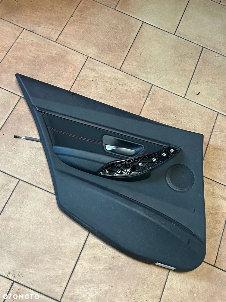 BOCZEK DRZWI BMW F30 LEWY TYŁ - 1