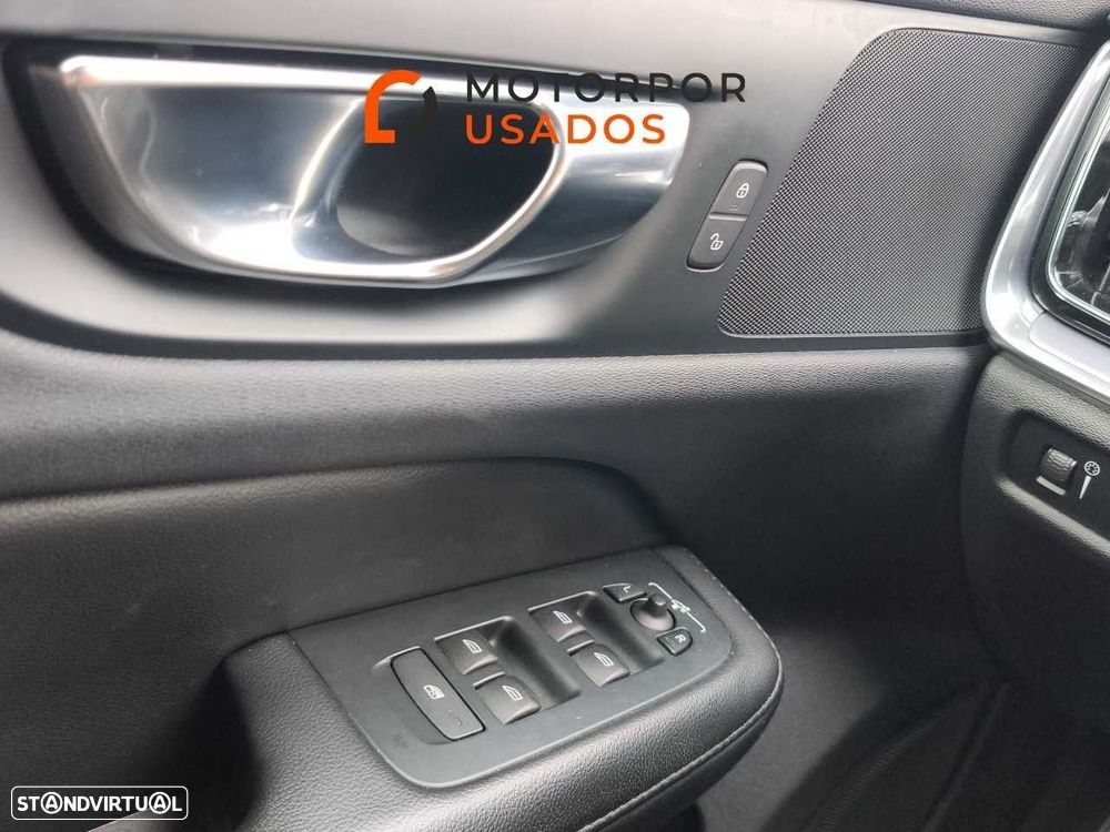 Volvo V60 2.0 B4 Momentum Geartronic - 20