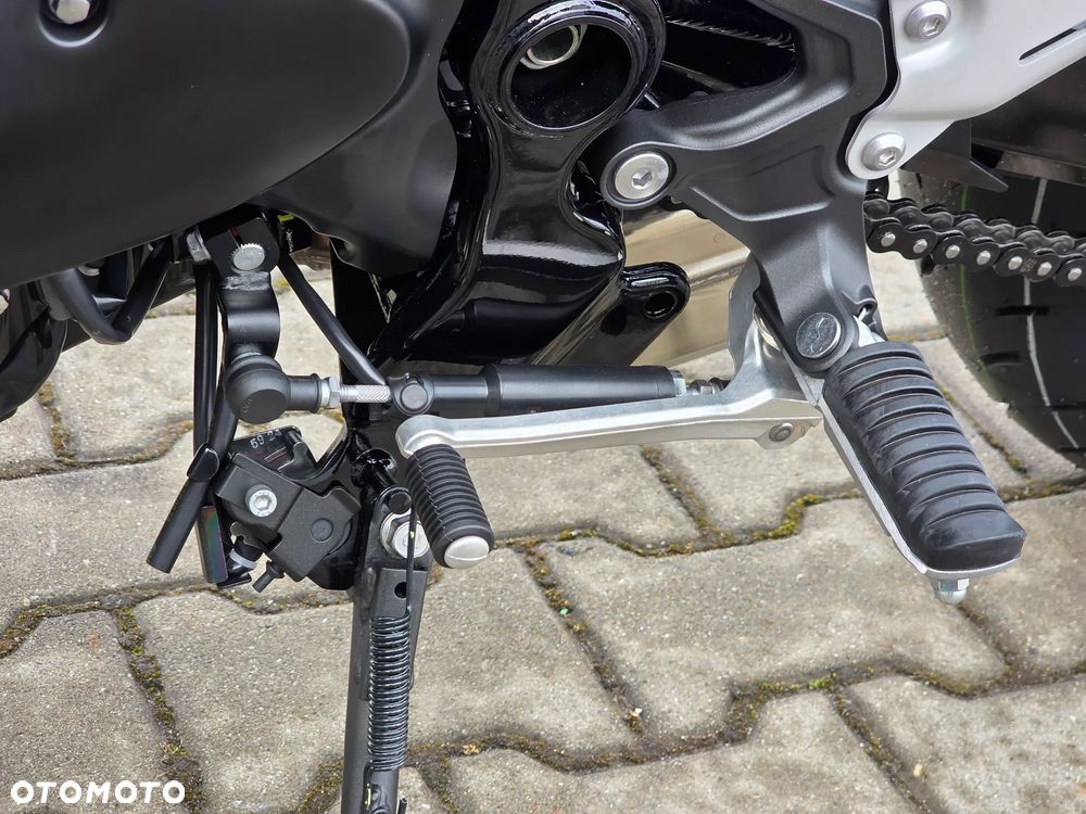 Kawasaki Z 900 RS - 14