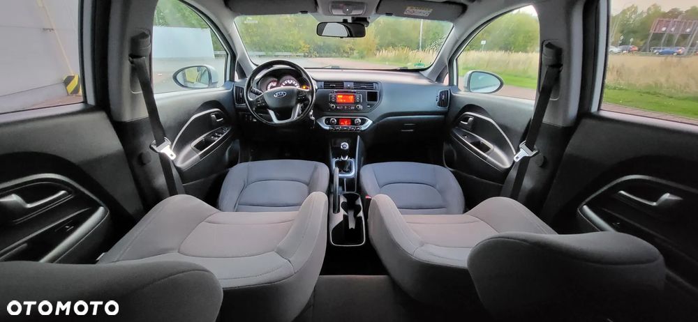 Kia Rio 1.4 Dream Team Edition - 19