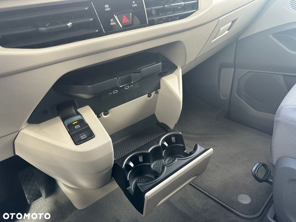 Volkswagen california Nowa California Beach silnik: 2,0 l TSI OPF 204 KM / skrzynia biegów: 7-biegowa DSG rozstaw osi: 3124 mm - 24