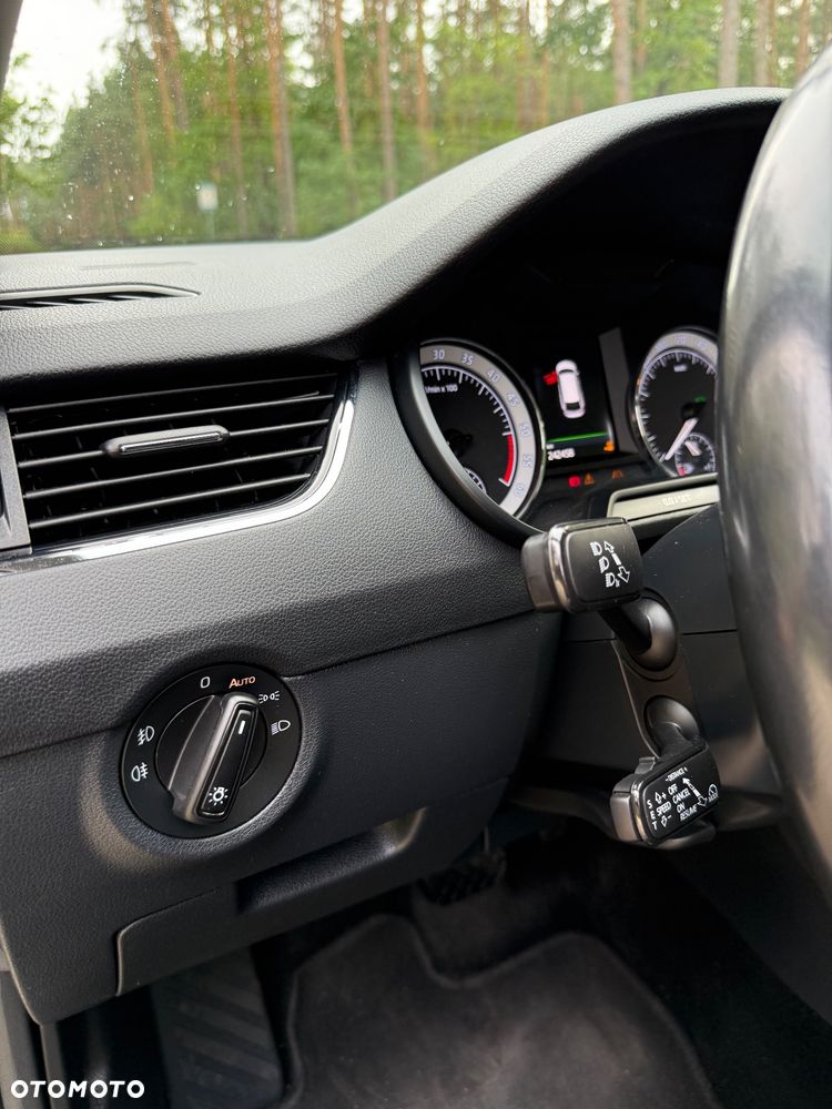 Skoda Octavia 1.6 TDI DSG Premium Edition - 23