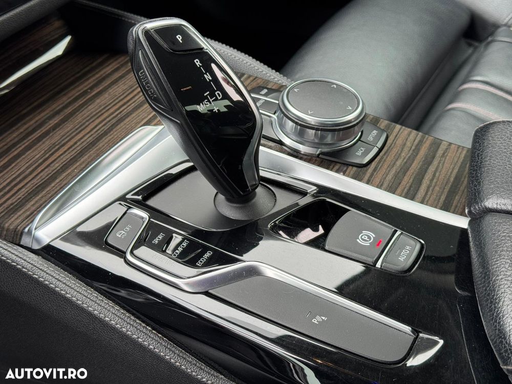BMW Seria 5 520d AT - 34
