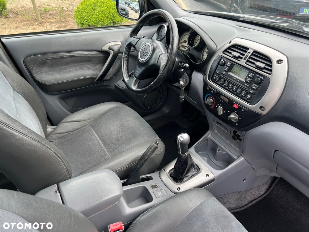 Toyota RAV4 2.0 VVT-i 4x4 - 26