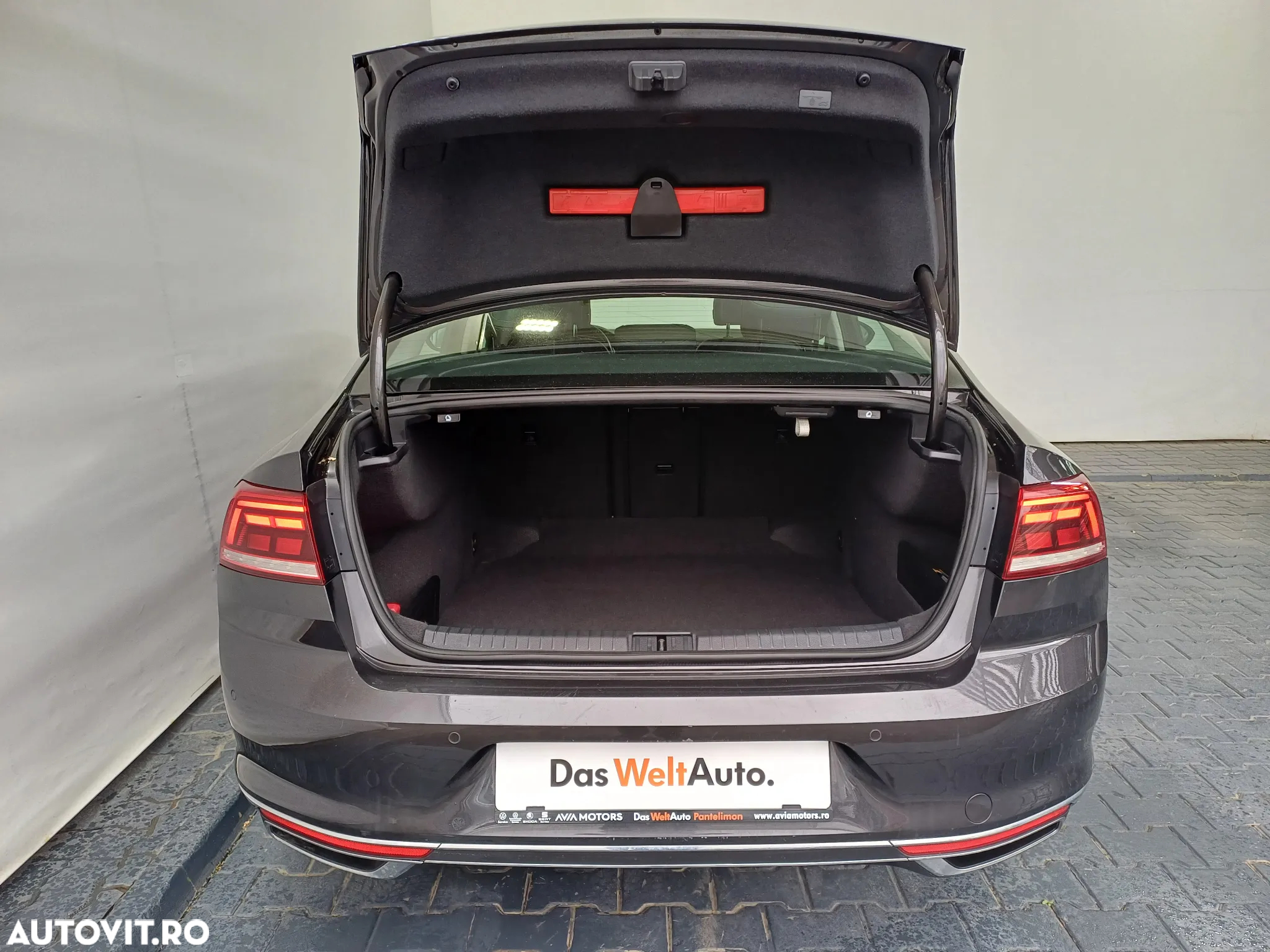 Volkswagen Passat 2.0 TDI DSG Highline - 31