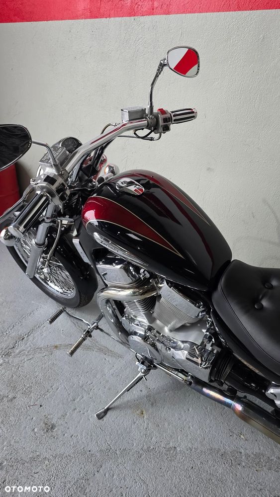 Suzuki Intruder - 18