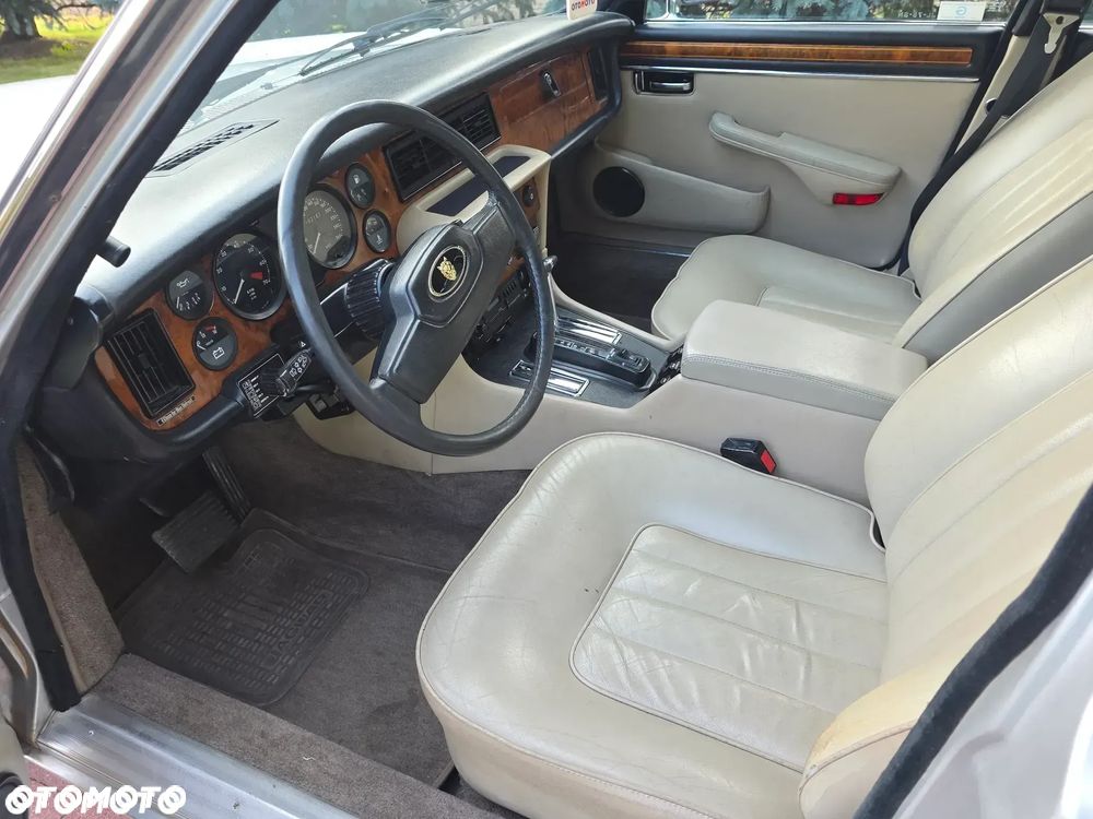 Jaguar XJ - 22