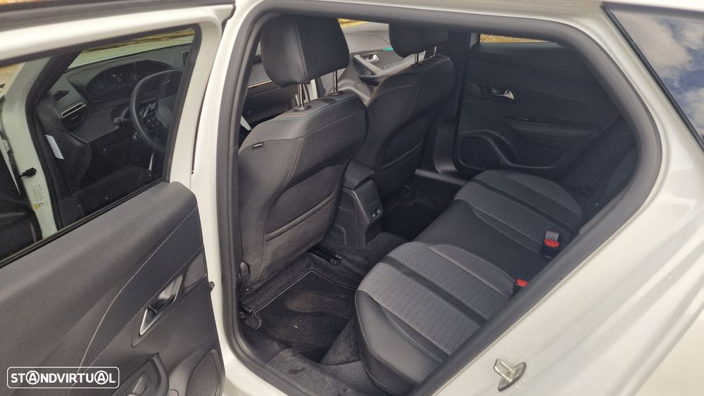 Peugeot e-2008 50 kWh Allure - 35