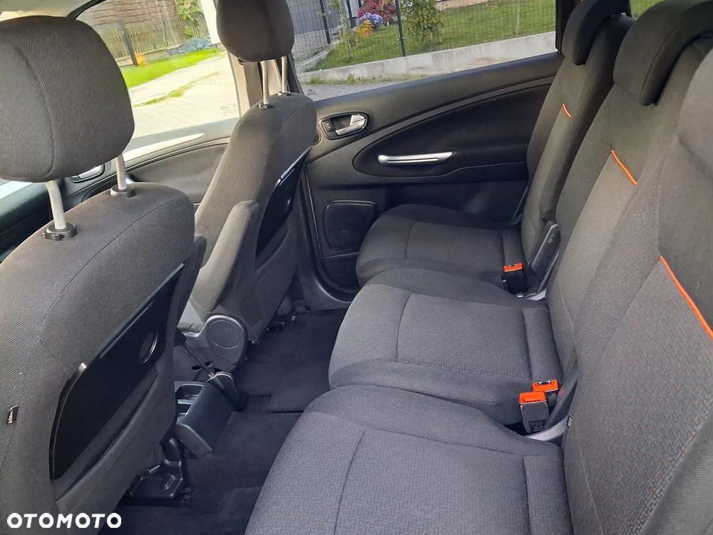 Ford Galaxy - 19