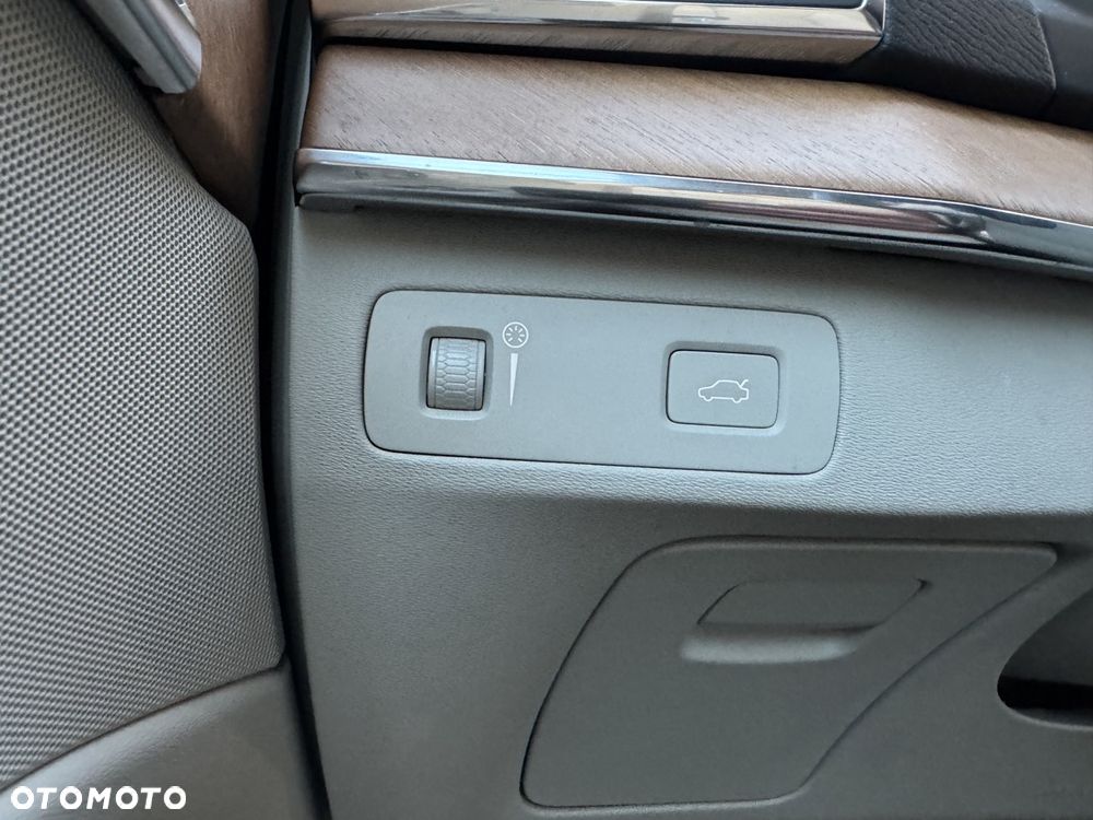 Volvo XC 90 D5 AWD Momentum 7os - 27