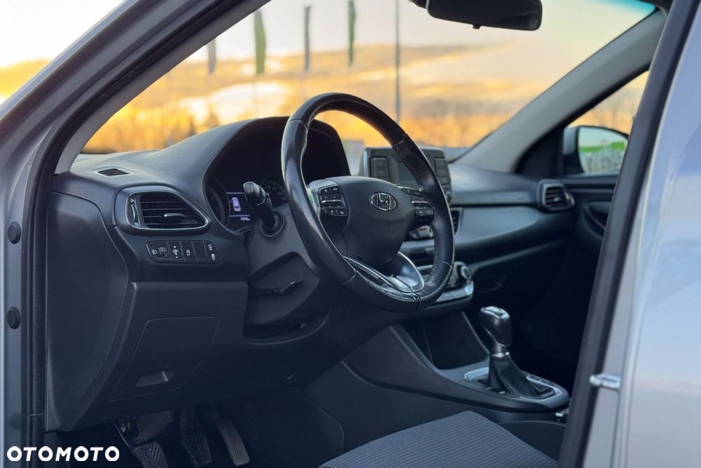 Hyundai i30 1.5 DPI Classic + - 23