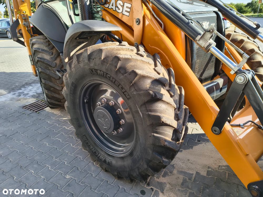 Case 695 SV 2023R - 16