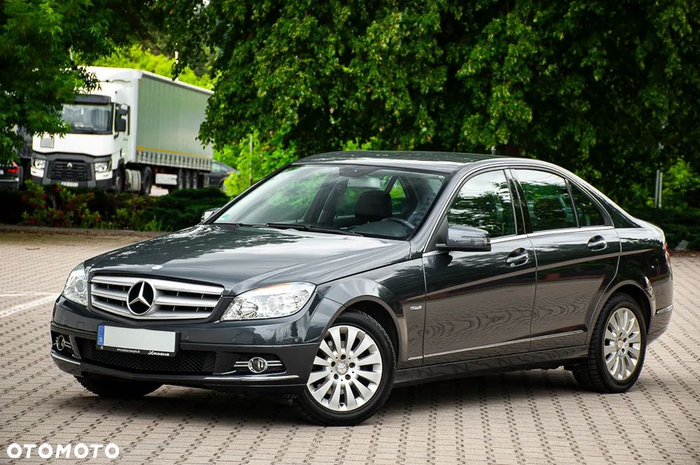 Mercedes-Benz Klasa C 180 CGI Automatik BlueEFFICIENCY Elegance - 26
