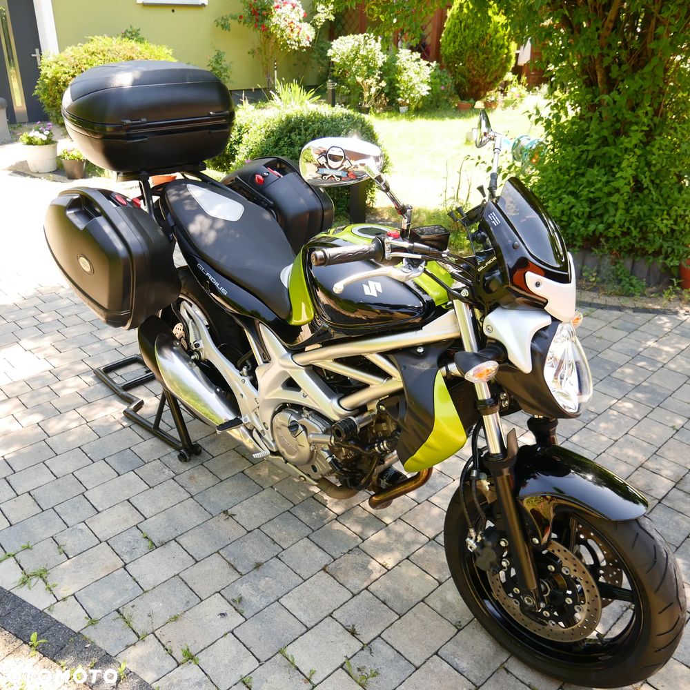 Suzuki Gladius - 8