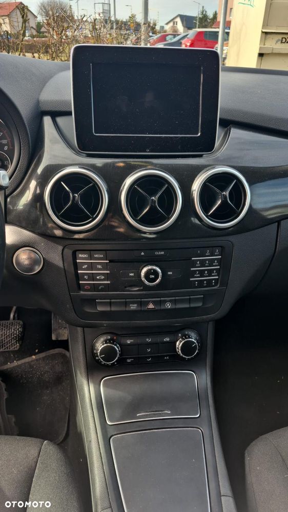 Mercedes-Benz Klasa B 160 7G-DCT Edition - 24