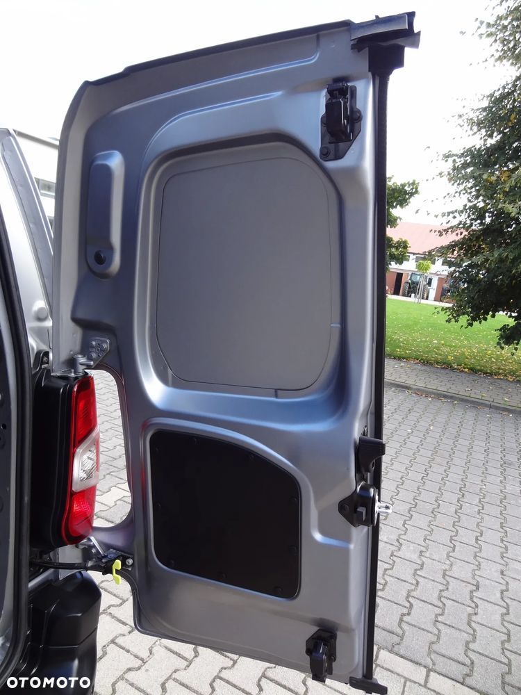 Peugeot Partner Proace City 3 osobowy - 12