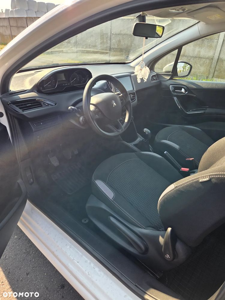 Peugeot 208 - 10