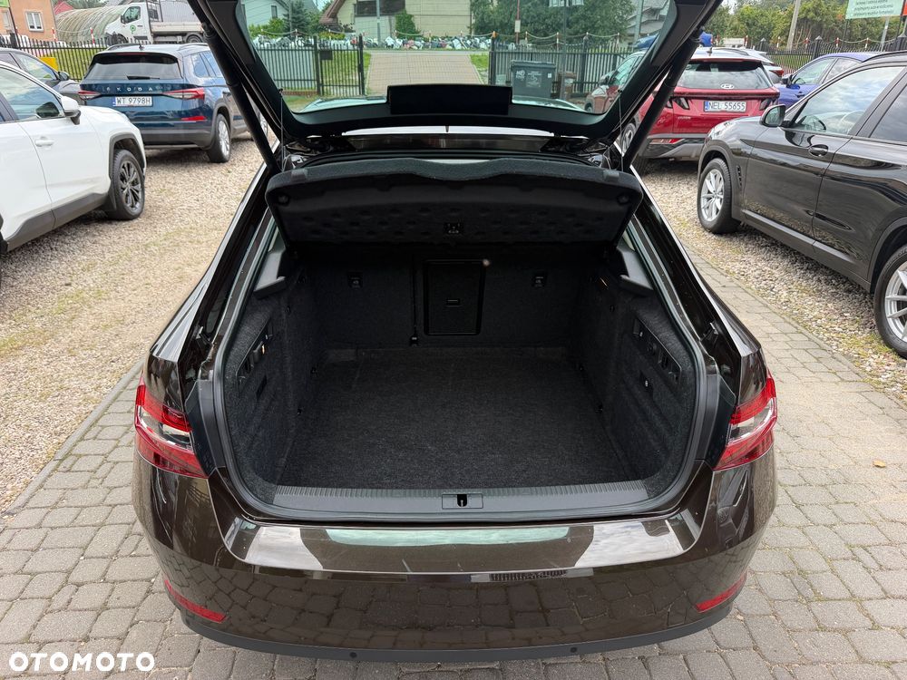 Skoda Superb 2.0 TDI L&K DSG - 25