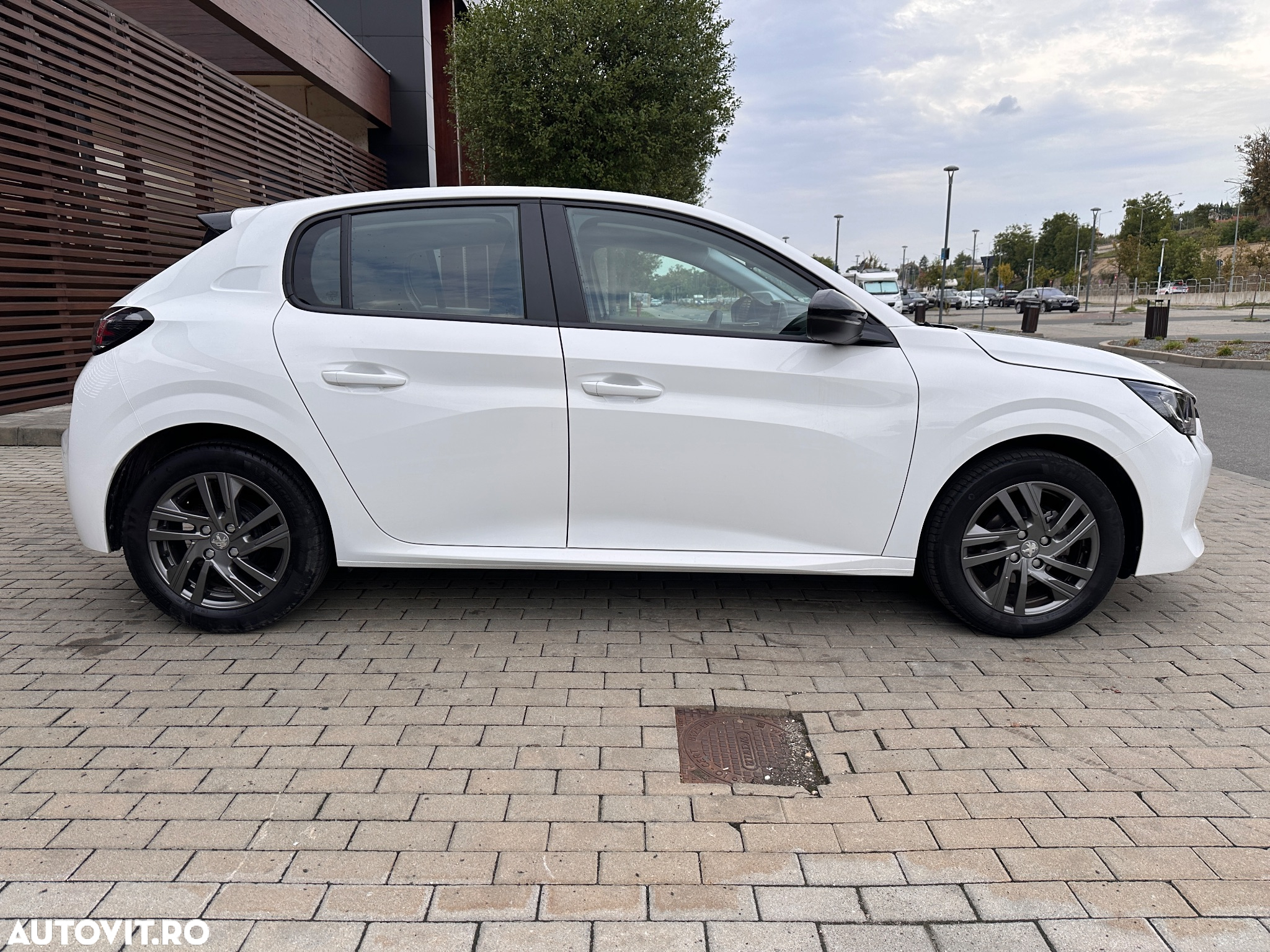 Peugeot 208 1.2L PureTech 75 S&S BVM5 Active - 12