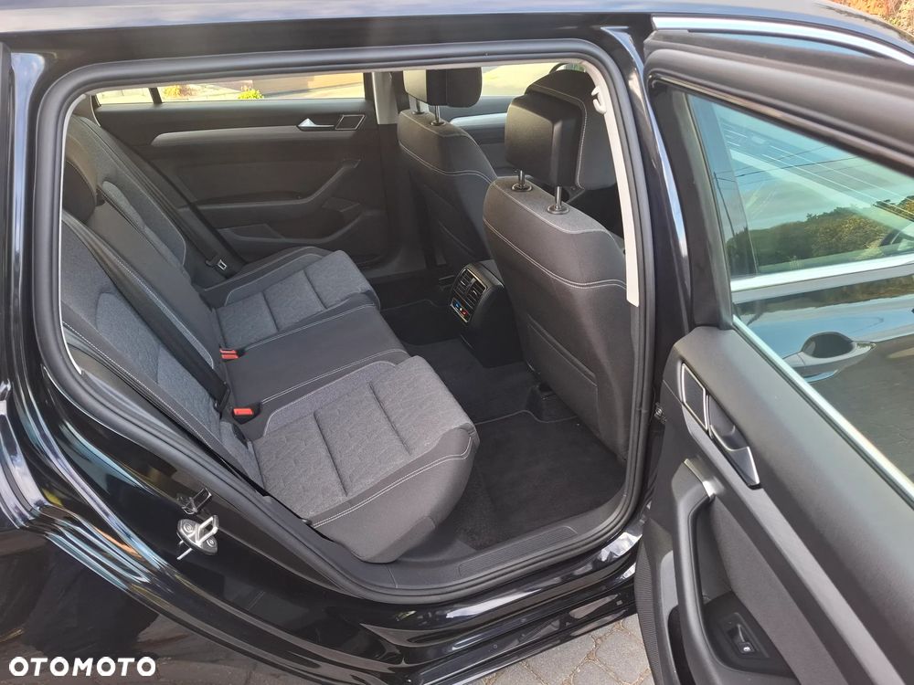 Volkswagen Passat 2.0 TDI SCR Elegance - 13
