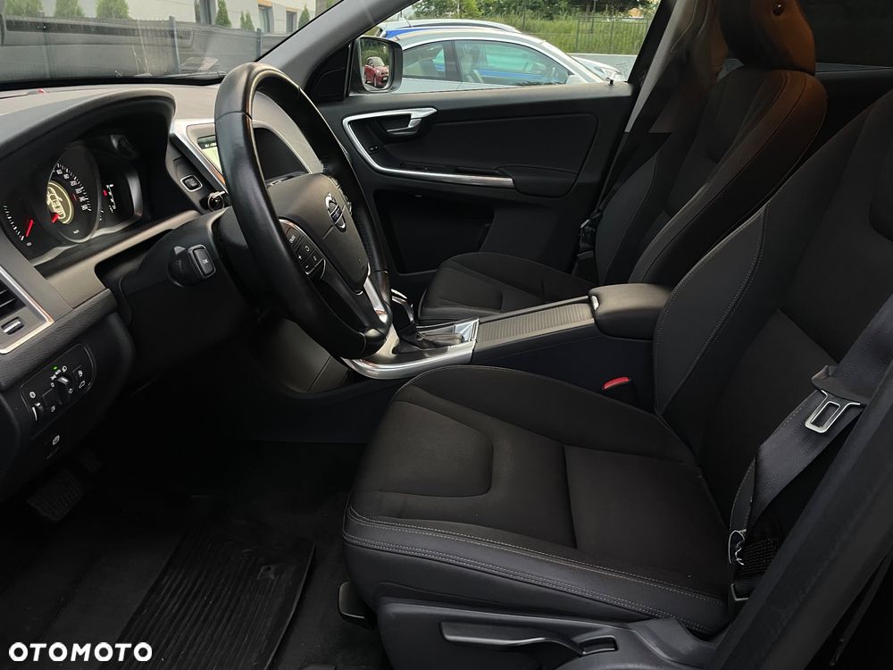 Volvo XC 60 D4 AWD Momentum - 16