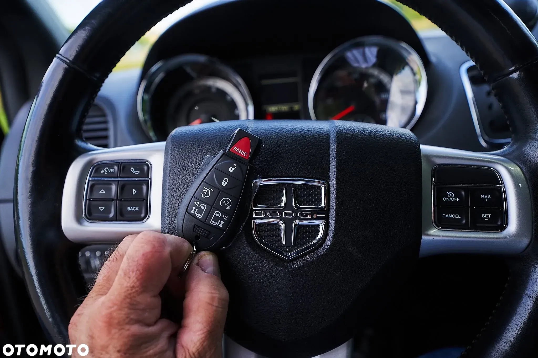 Dodge Grand Caravan - 12