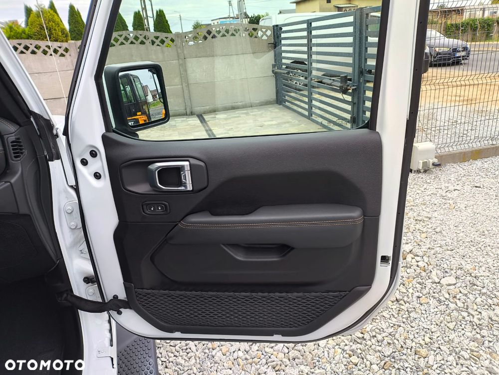 Jeep Wrangler - 16