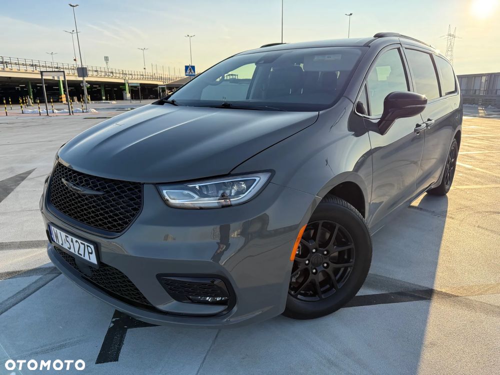 Chrysler Pacifica - 2