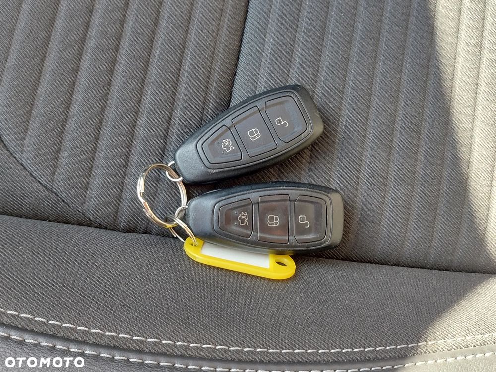 Ford Kuga - 34