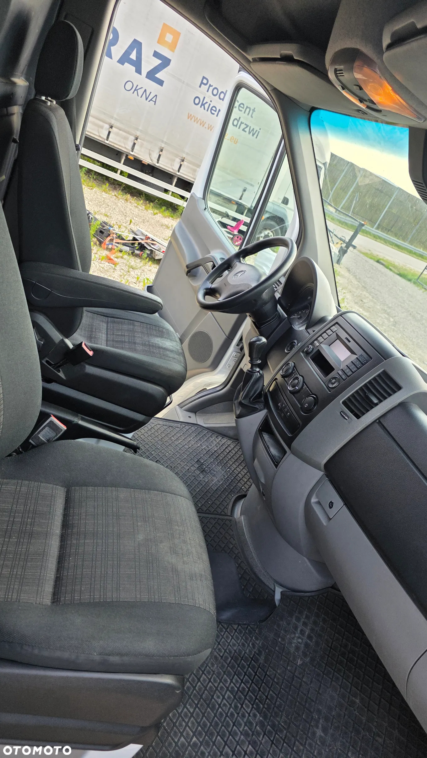 Mercedes-Benz Sprinter - 12