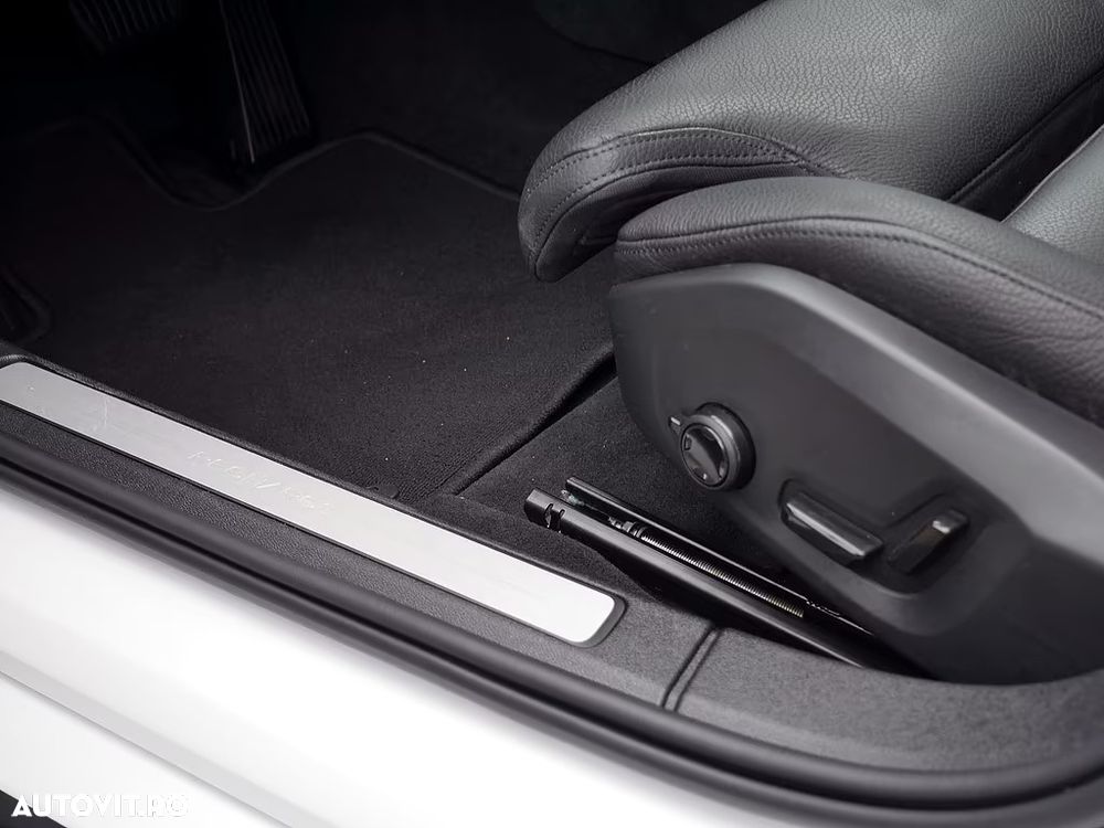 Volvo S60 T8 Recharge AWD Ultimate Dark - 12