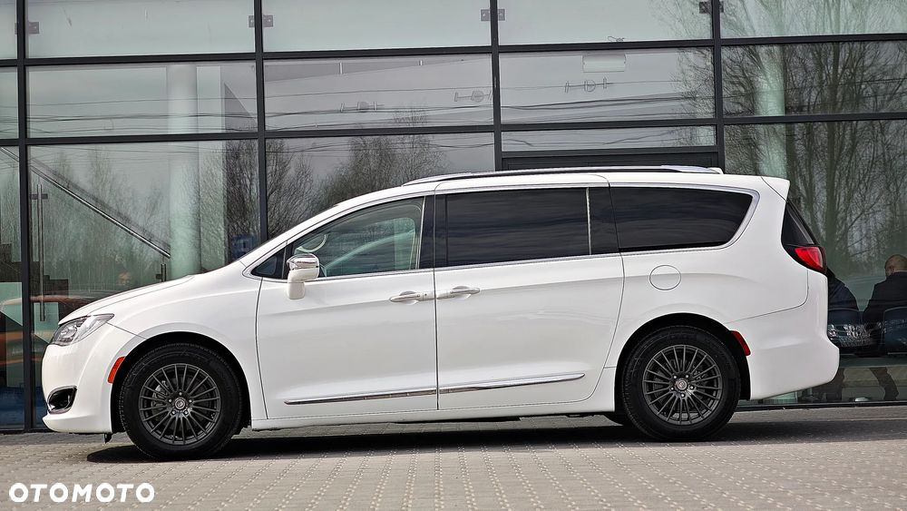 Chrysler Pacifica - 5