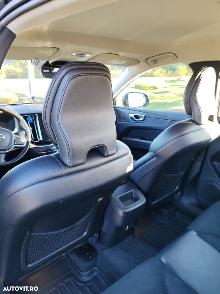 Volvo XC 60 D5 AWD Geartronic Momentum - 23