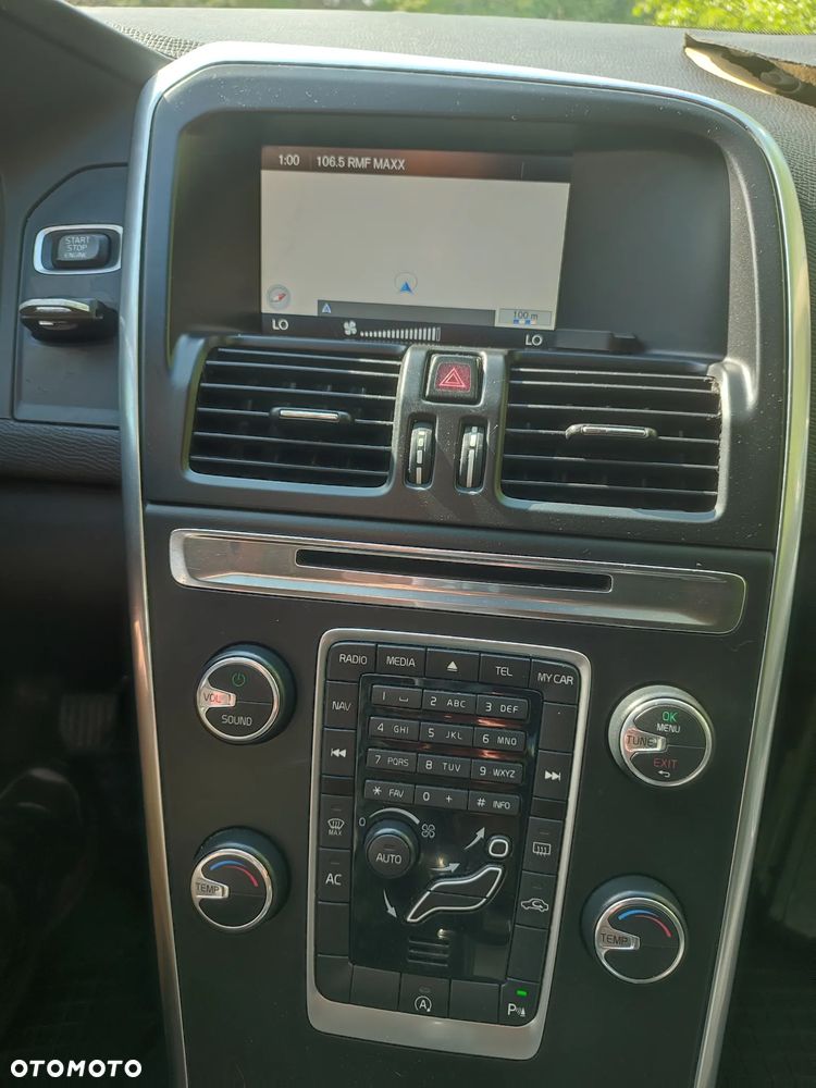 Volvo XC 60 2.4D AWD R-Design - 16